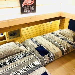 Twin Room Toilet 2 futons